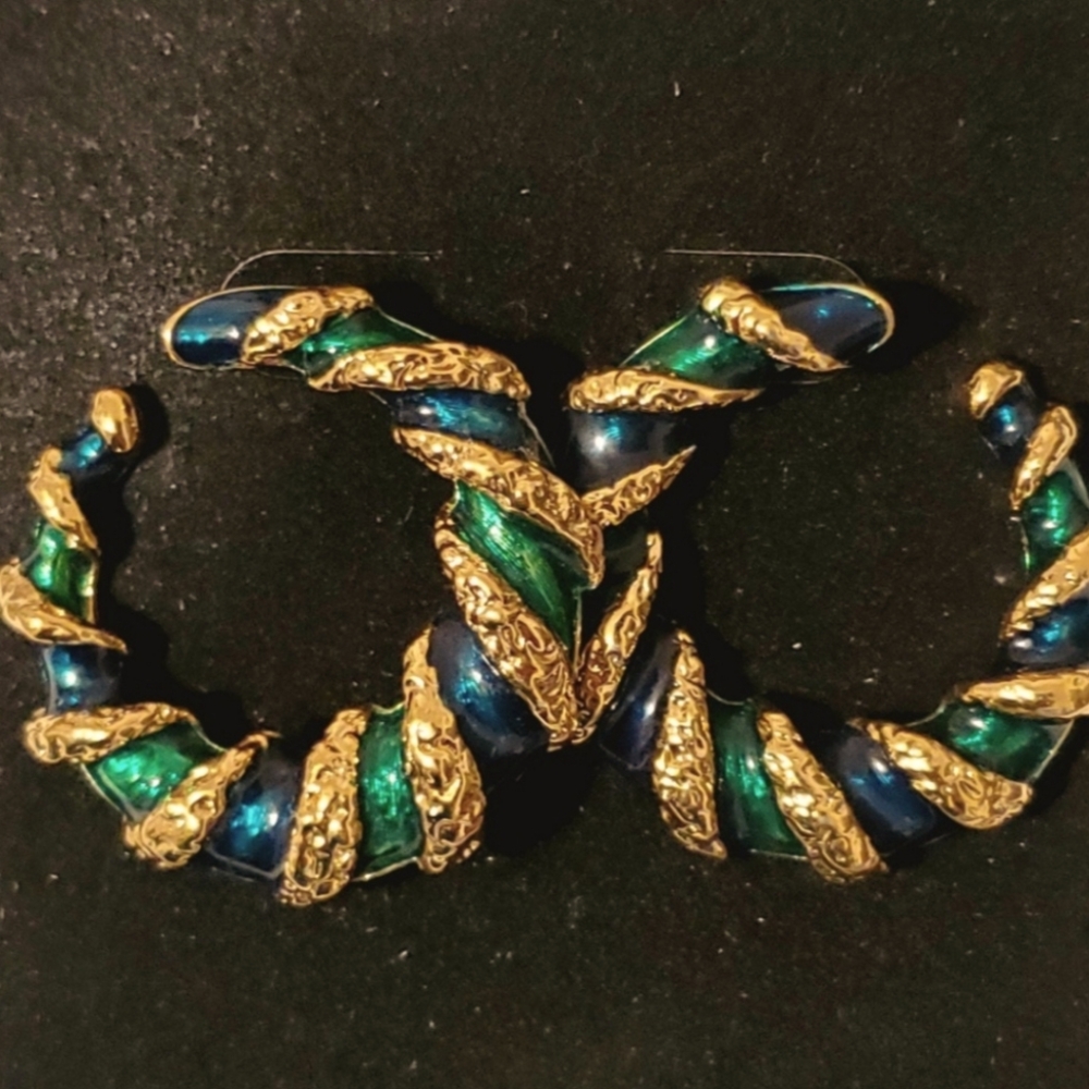 Vintage Avon 1988 Bold and Elegant Pierced Earrings